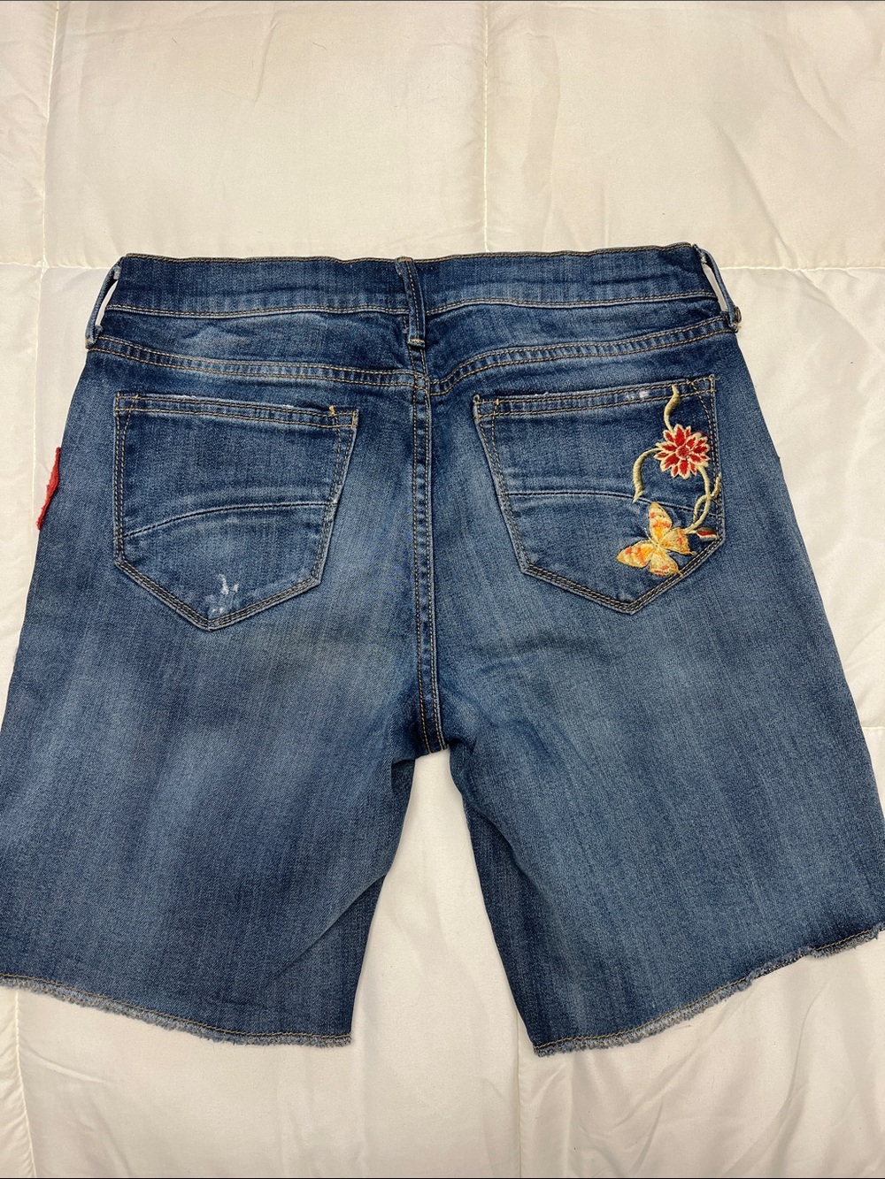 DRIFTWOOD Blue Denim Embroidered Floral Bermuda Shorts sz 27 - Picture 9 of 11